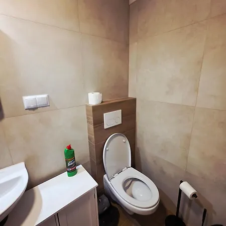 Apartman Od 2 Do 4 Osob W Choczni Niedaleko Wadowic Ze Strefa Basenowa *