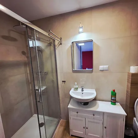Od 2 Do 4 Osob W Choczni Niedaleko Wadowic Ze Strefa Basenowa Apartman