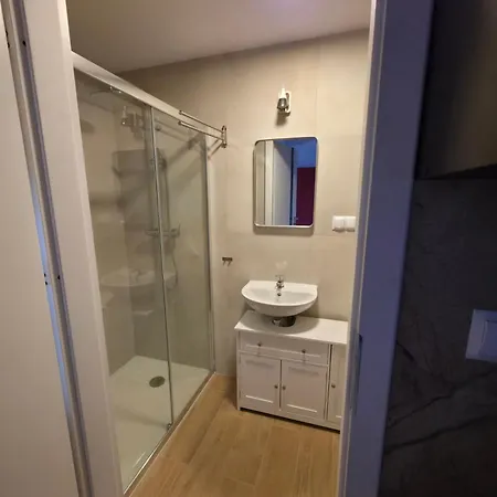 Od 2 Do 4 Osob W Choczni Niedaleko Wadowic Ze Strefa Basenowa Apartman *